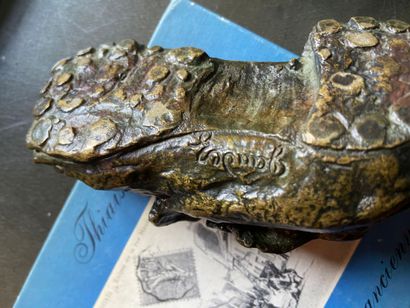 École moderne.
Chaussure.
Bronze patiné,...