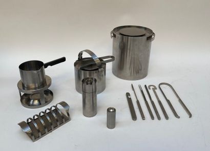 STELTON éditeur.
Partie de service en métal...