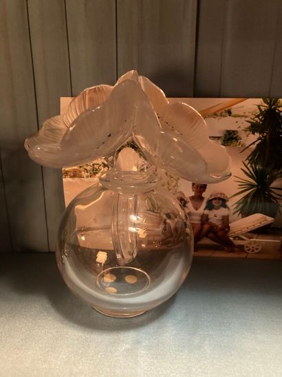 LALIQUE FRANCE.
Flacon de forme boule en...