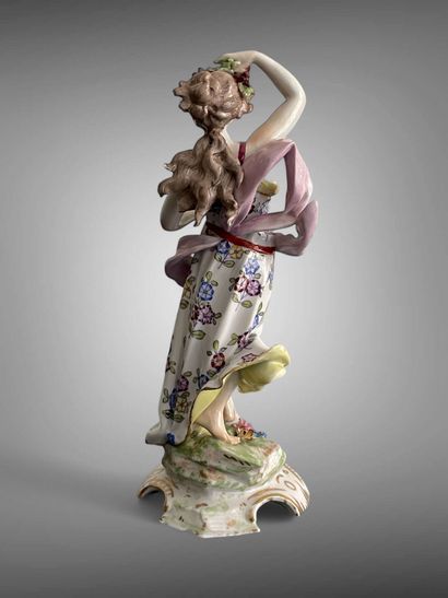Lot comprenant deux sujets en porcelaine...