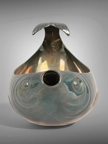 GALLIA.
Saucière en métal argenté en forme...