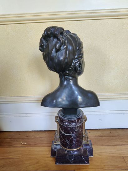D'après HOUDON.
Melle Louise BROGNIART.
Buste...