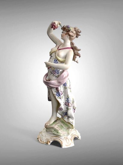 Lot comprenant deux sujets en porcelaine...