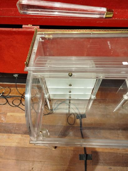 COMATEC.
Bureau à cylindre en plexiglas,...