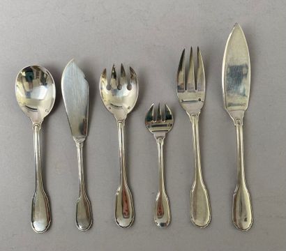 Lot de couverts en argent comprenant : 
-...