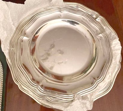 CHRISTOFLE.
Plat circulaire en métal argenté,...