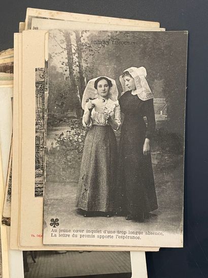 Environ cent-quatre-vingt dix cartes postales,...