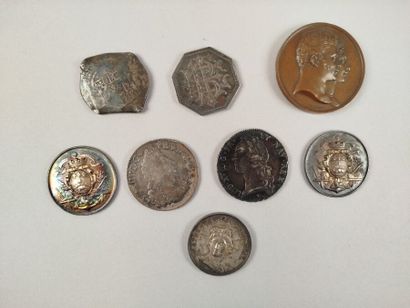 Réunion de médailles en bronze argenté et...