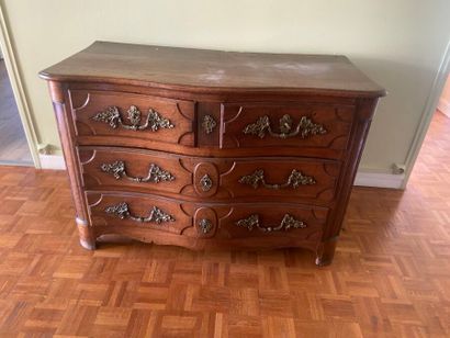 Commode à façade galbée et montants arrondis,...