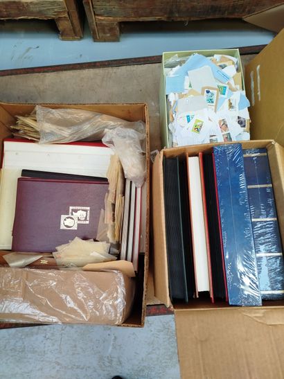 Fort lot de timbres.