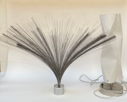 Dans le goût d'Harry BERTOIA.
Sculpture cinétique...