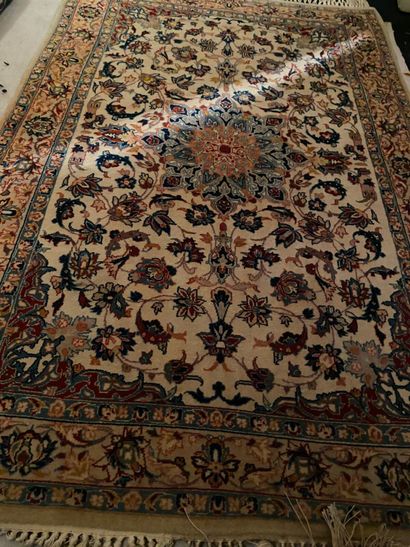 Tapis Ispahan (chaîne en soie, trame en coton...