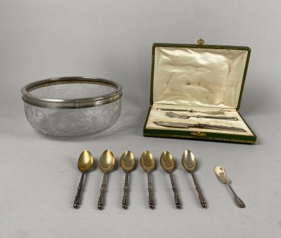 Lot en argent, métal et verre comprenant...