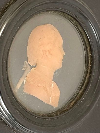 École du XIXe siècle.
Portrait de jeune homme...