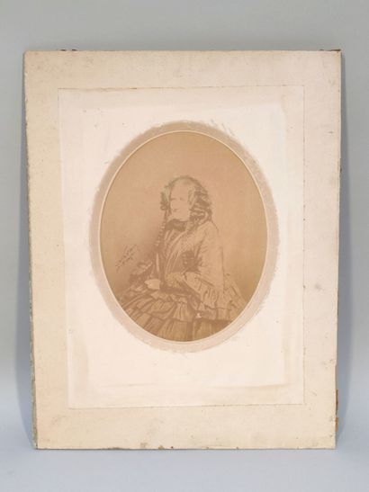 NADAR.
Portrait de Madame Enlart. 
Tirage...