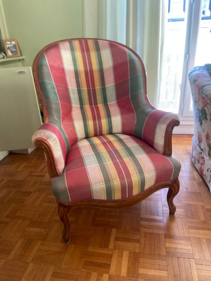 Bergère en placage, reposant sur des pieds...