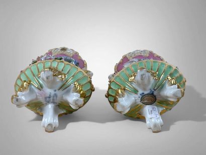 Jacob PETIT.
Paire de vases quadripodes en...