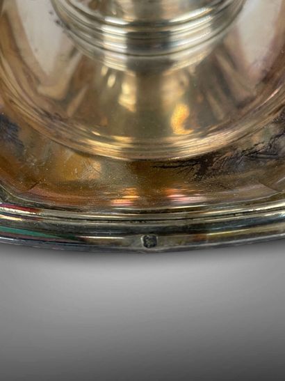 Saucière en argent à plateau adhérent.
Poinçon...