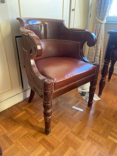 Fauteuil de bureau en bois teinté, le dossier...