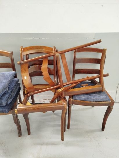 Réunion de onze chaises en acajou, le dossier...