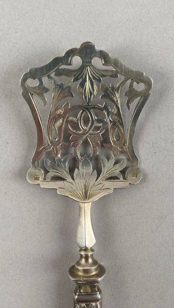 Lot en argent, métal et verre comprenant...