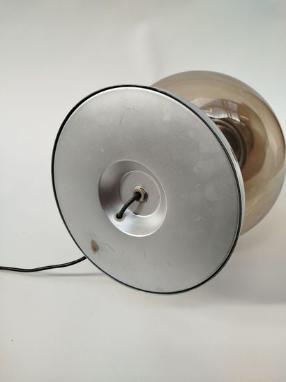 Richard ESSIG.
Lampe à deux globes en verre...