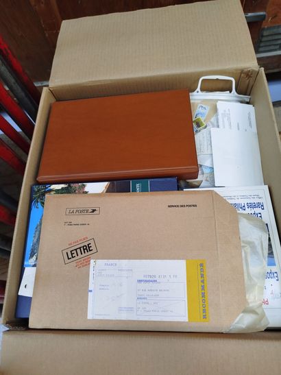 Fort lot de timbres.