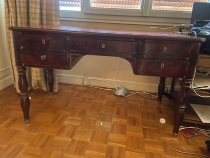 Bureau en acajou et placage d'acajou ouvrant...