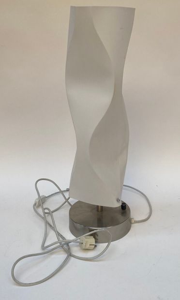 Dans le goût d'Harry BERTOIA.
Sculpture cinétique...