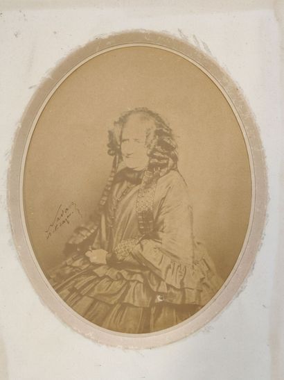 NADAR.
Portrait de Madame Enlart. 
Tirage...