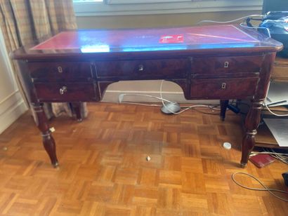 Bureau en acajou et placage d'acajou ouvrant...
