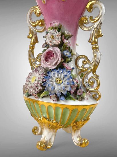 Jacob PETIT.
Paire de vases quadripodes en...