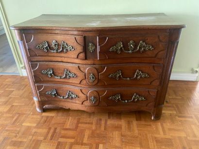 Commode à façade galbée et montants arrondis,...