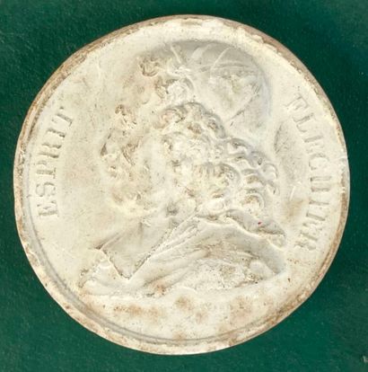 Médaillon en plâtre figurant en relief le...