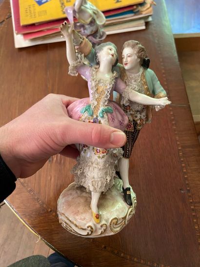 MEISSEN (dans le goût de).
Groupe en porcelaine...