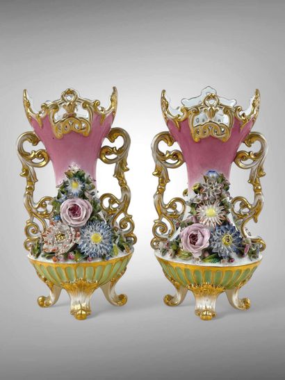 Jacob PETIT.
Paire de vases quadripodes en...