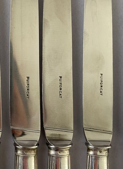 PUIFORCAT.
Couteaux en argent 800 millièmes...