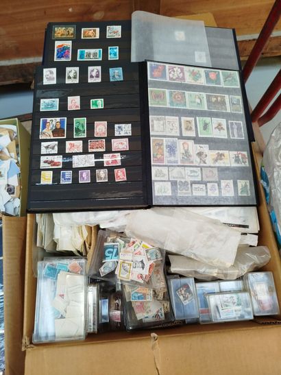 Fort lot de timbres.