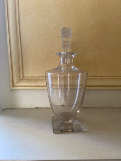 LALIQUE FRANCE.
Carafe en cristal reposant...