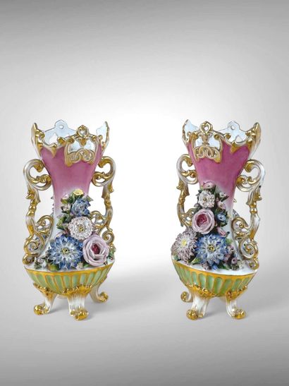 Jacob PETIT.
Paire de vases quadripodes en...