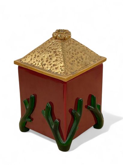CONTEMPORARY WORK 
Covered ceramic box with...