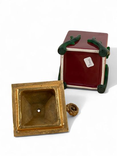 CONTEMPORARY WORK 
Covered ceramic box with...