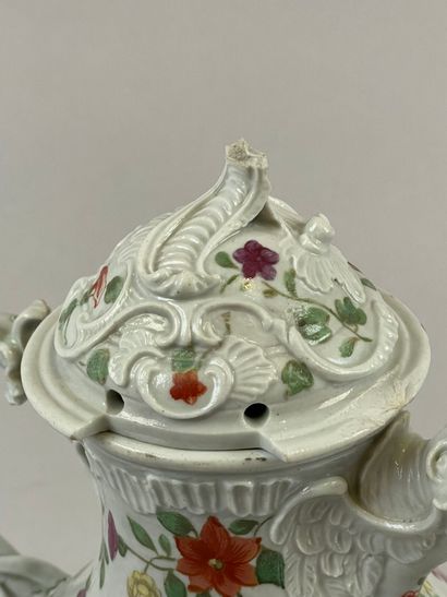 ITALIE, Cozzi. 
Cafetière couverte de forme...