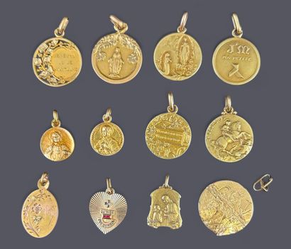 Meeting of eleven medals in 18k (750 thousandths)...