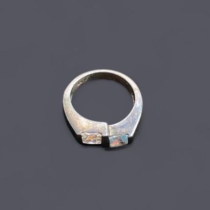 Bague en argent (950 millièmes) sertie de...