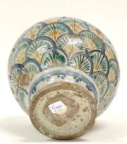 ITALIE, Sicile, Caltagirone.
Vase boule à...