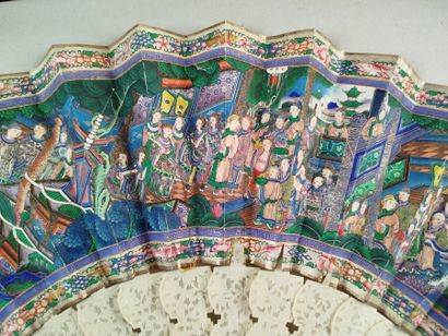 Nombreuse assemblée, Chine, XIXe siècle.
Éventail...