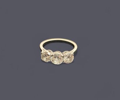 Ring in 18k (750 thousandths) gold and platinum...