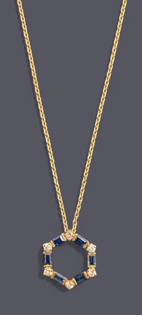 Crown-shaped 18k (750 thousandths) gold pendant...