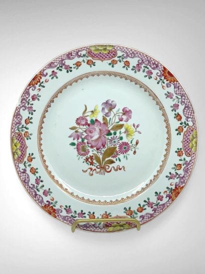 COMPAGNIE DES INDES 
Deux assiettes formant...